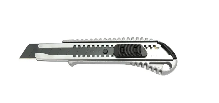 noz-metalowy-solid-18-mm-stan-nowy
