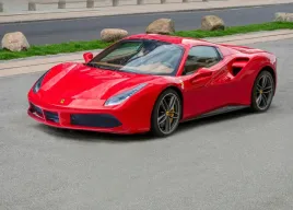 plakat-wybor-wzorow-na-sciane-czerwone-ferrari-488-na-drodze-100x70-cm