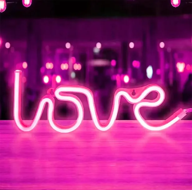 zd79b-neon-led-napis-love-waga-z-opakowaniem-0-15-kg