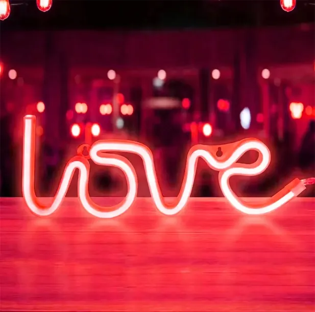 zd79b-neon-led-napis-love-kolor-szkla-przezroczyste