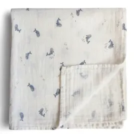mushie-otulacz-muslinowy-z-bawelny-organicznej-120x120-whales-wielorybki