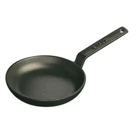 zeliwna-mini-patelnia-do-smazenia-12-cm-staub