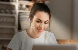 fioletowe-sluchawki-bezprzewodowe-dokanalowe-qcy-wodoodporne-bluetooth-5-3