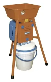 mlynek-do-zboza-davide-550-w-wydajnosc-80-250-kg-h-novital