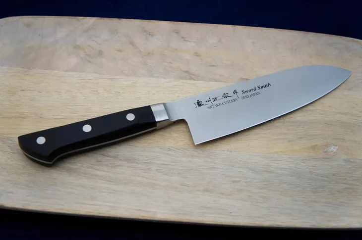 satake-satoru-noz-santoku-17-cm-linia-satoru