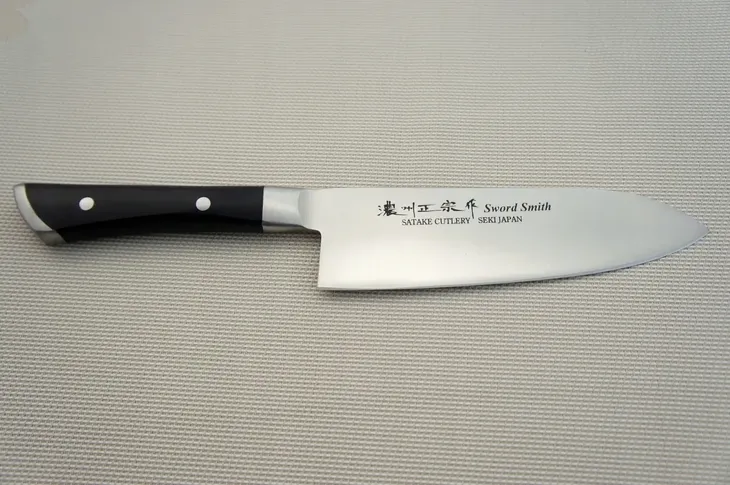 satake-hiroki-noz-santoku-17-cm-material-ostrza-ze-stali