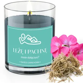 swieczka-zapach-smieszny-prezent-leze-i-pachne-wetyweria-i-geranium-prezent