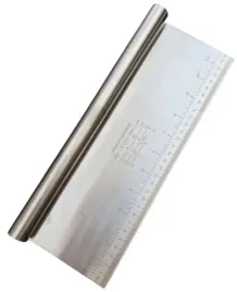 skrobka-do-tortu-packa-cukiernicza-dekorator-do-ciasta-grzebien-krem-30cm