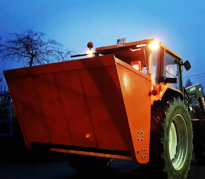 piaskarka-posypywarka-solarka-samozaladowcza-pomarol-ps-200-stan-nowy