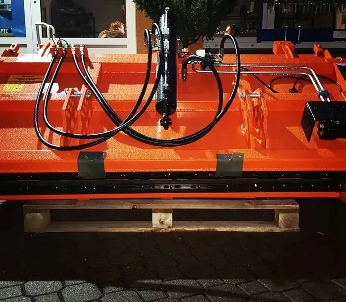 piaskarka-posypywarka-solarka-samozaladowcza-pomarol-ps-200-stan-nowy