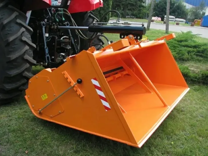 piaskarka-posypywarka-solarka-samozaladowcza-pomarol-ps-150-marka-maszyny-inna