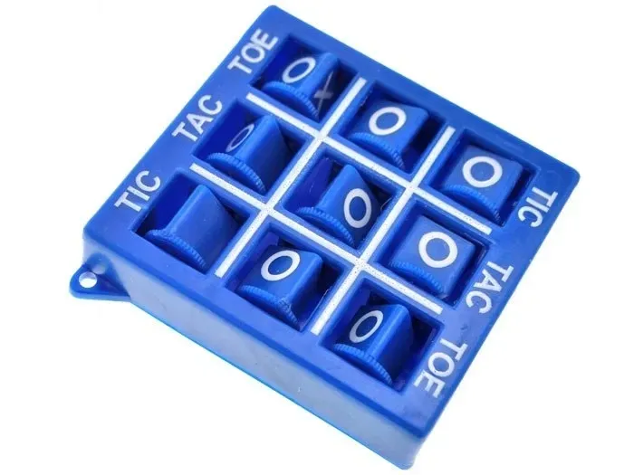 gra-kolko-i-krzyzyk-kieszonkowa-wersja-gr0213-czas-rozgrywki-do-15-minut
