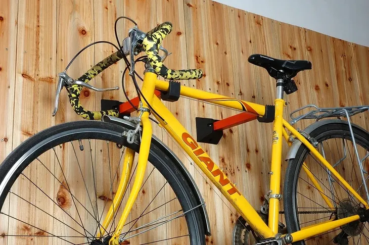 wieszak-rowerowy-scienny-pgr-3-kolor-dominujacy-czerwony