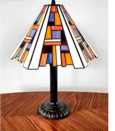 lampka-nocna-biurkowa-witrazowa-kosmos-h-48cm