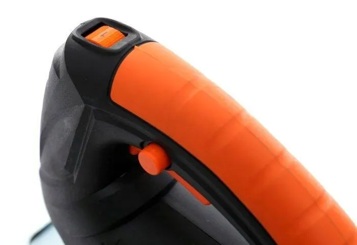 wyrzynarka-700w-kd1675-glebokosc-ciecia-w-aluminium-10-mm