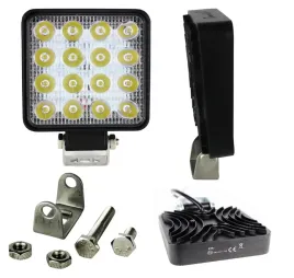 lampa-robocza-ledowa-halogen-szperacz-kwadratowa-12-24v-led-do-traktora
