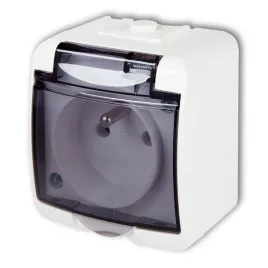 gniazdo-pojedyncze-z-u-klapka-dymna-bialy-ip54-junior-ghe-1d-karlik