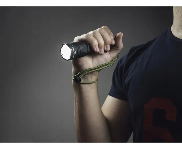 latarka-edc-armytek-dobermann-pro-magnet-usb-warm-maksymalna-sila-swiatla-1400-lm