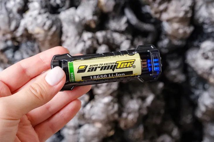 ladowarka-armytek-handy-c1-ve-stan-opakowania-oryginalne