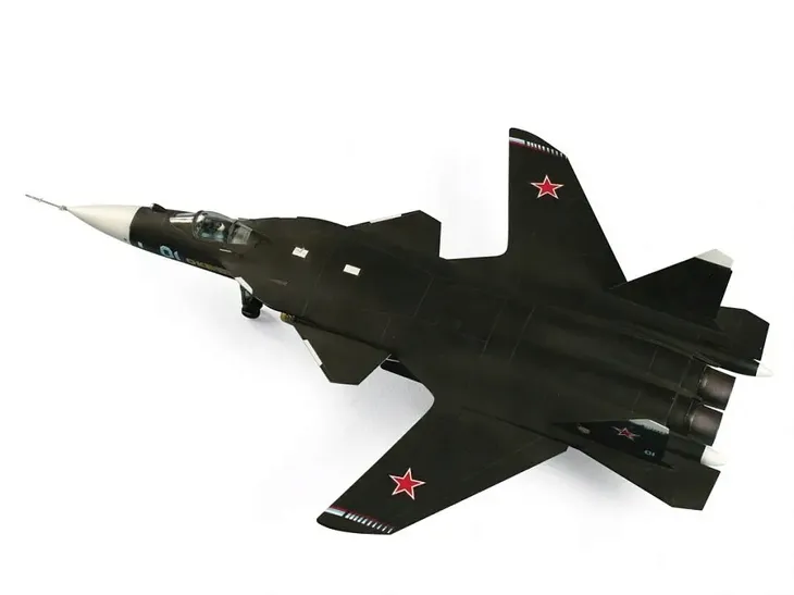 1-72-sukhoi-su-47-berkut-marka-zvezda-stan-nowy