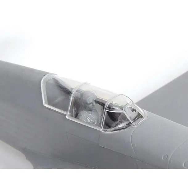 1-72-yak-1-soviet-fighter-stan-nowy