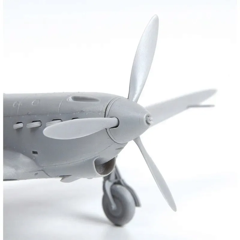 1-72-yak-1-soviet-fighter-marka-zvezda