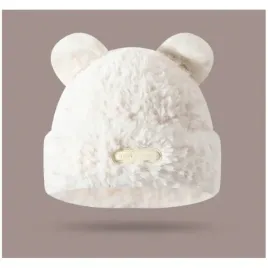 czapka-zimowa-pluszowa-z-uszami-misia-z-naszywka-biala-cz32wz2