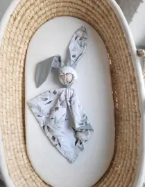 miekka-przytulanka-kocyk-kroliczek-z-bawelny-woodland-olive-szalwia