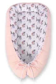 kokon-niemowlecy-dwustronny-kojec-otulacz-premium-bobono-buldozki-pudrowy