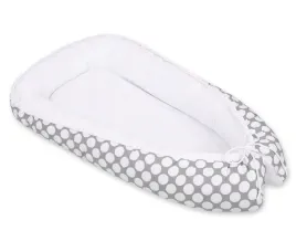 kokon-niemowlecy-dwustronny-kojec-otulacz-premium-bobono-koleczka-szare-bi