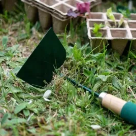 lopatka-ogrodowa-grabki-motyczka-pazurki-zestaw-5-elementow-do-ogrodu