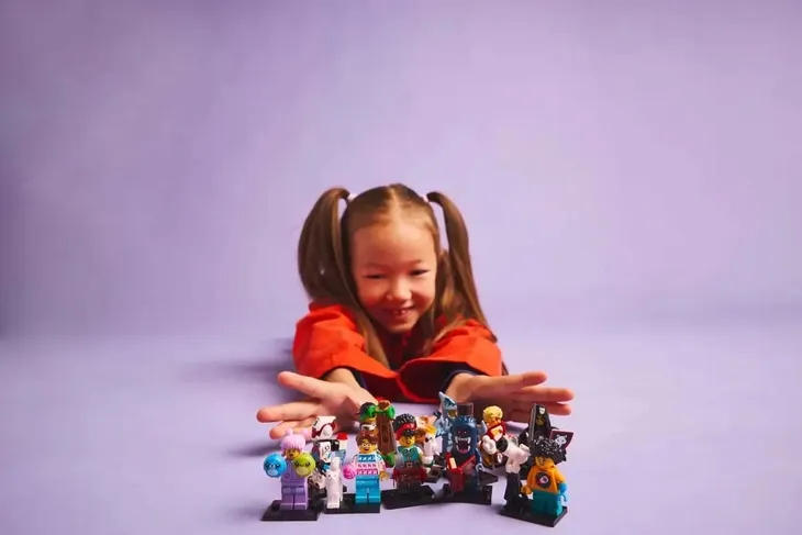 71048-lego-minifigures-seria-27-marka-lego