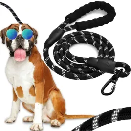 mocna-smycz-dla-psa-kobe-z-odblaskami-3m-czarna