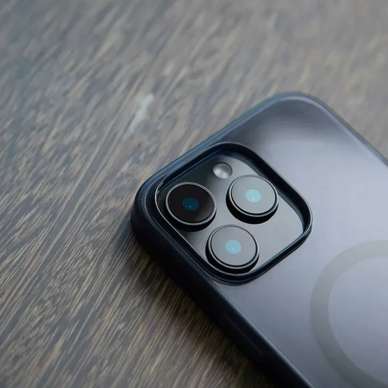 incase-slim-case-magsafe-etui-iphone-16-clear