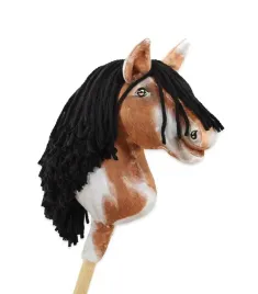 hobby-horse-maly-kon-na-kiju-premium-srokaty-tobiano-z-czarna-grzywa-a4