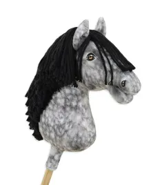 hobby-horse-duzy-kon-na-kiju-premium-siwek-jablkowity-z-czarna-grzywa-a3