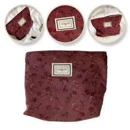 kosmetyczka-jednokomorowa-bordowa-w-czerwone-kwiatuszki-25-x-5-x18-cm-ks118