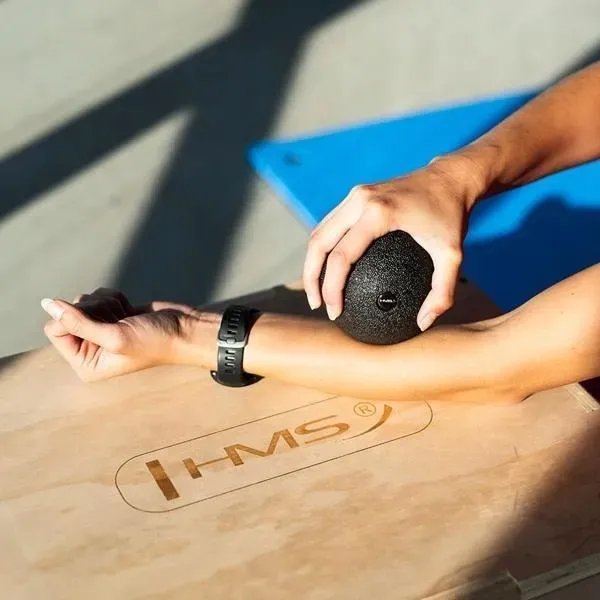 blm01-12cm-pojedyncza-pilka-do-masazu-hms-kolor-czarny