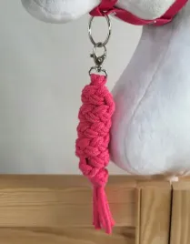 uwiaz-dla-hobby-horse-ze-sznurka-ciemny-roz