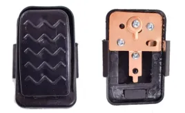 pedal-gazu-z-wlacznikiem-gazu-odbijajacy