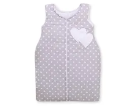 spiworek-niemowlecy-wiszace-serduszka-biale-groch