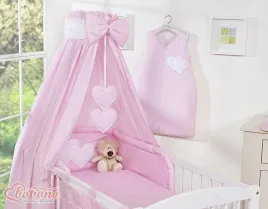 baldachim-z-tkaniny-serduszka-kropki-na-rozu