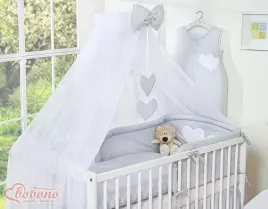 moskitiera-z-szyfonu-wiszace-serduszka-szare