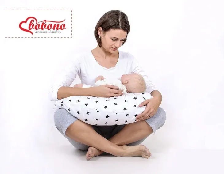 poduszka-do-karmienia-basic-kratka-niebieska-dlugosc-61-cm