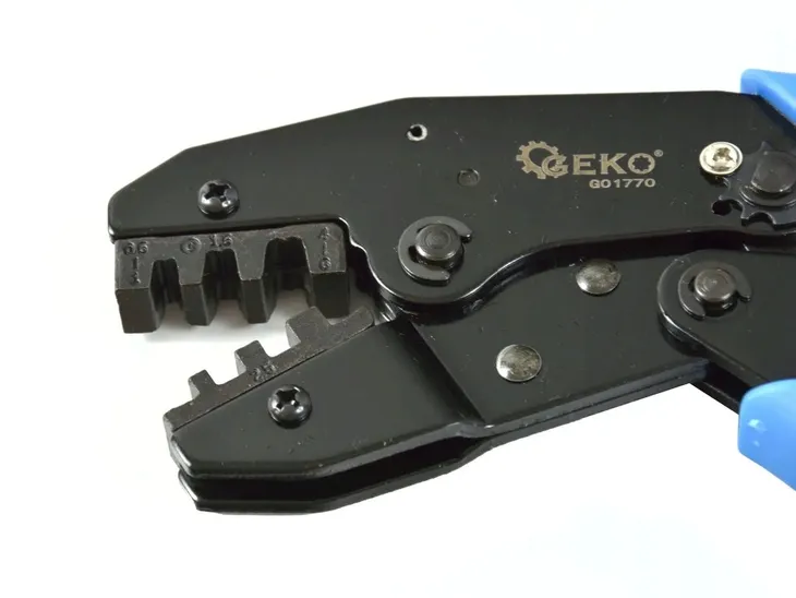 zaciskarka-do-koncowek-konektorowych-kabli-05-6mm2-szczypce-maksymalny-przekroj-przewodu-6-mm