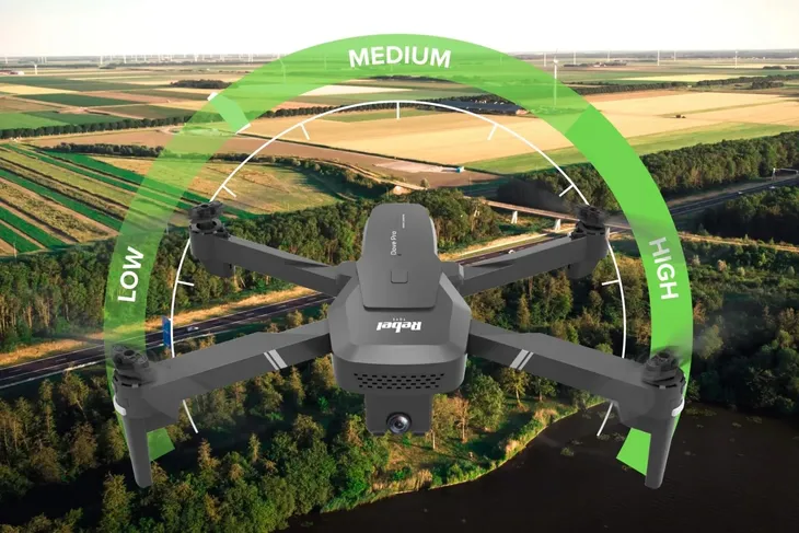 dron-rebel-dove-pro-zalaczone-wyposazenie-pad-do-sterowania-przewod-usb-smigla-etui