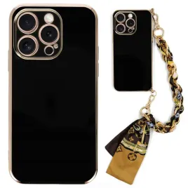 etui-do-iphone-16-pro-czarne-zlote-obramowanie-brelok-lancuszek-trend-case