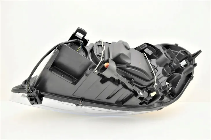 reflektor-prawy-volvo-xc60-2008-h7-waga-z-opakowaniem-6-kg