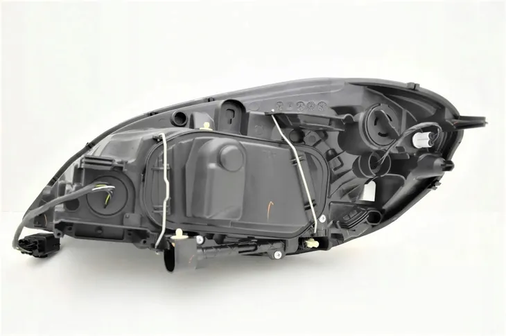 reflektor-prawy-volvo-xc60-2008-h7-numer-katalogowy-oryginalu-volvo-30763144-volvo-31395467
