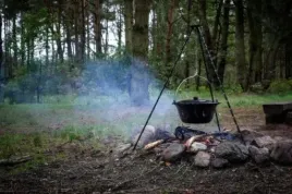 kociolek-wegierski-emaliowany-10l-stojak-pokrywka